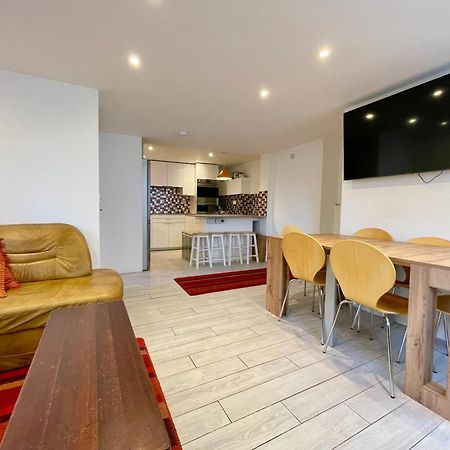 Vernon Place Town Centre, Vernon Cottage 3-Bed With Parking, 1A Vernon Court 2-Bed With Parking, 1B Studio No Parking, Off The High Street Next To Sandford Park เชลเทนแฮม ภายนอก รูปภาพ